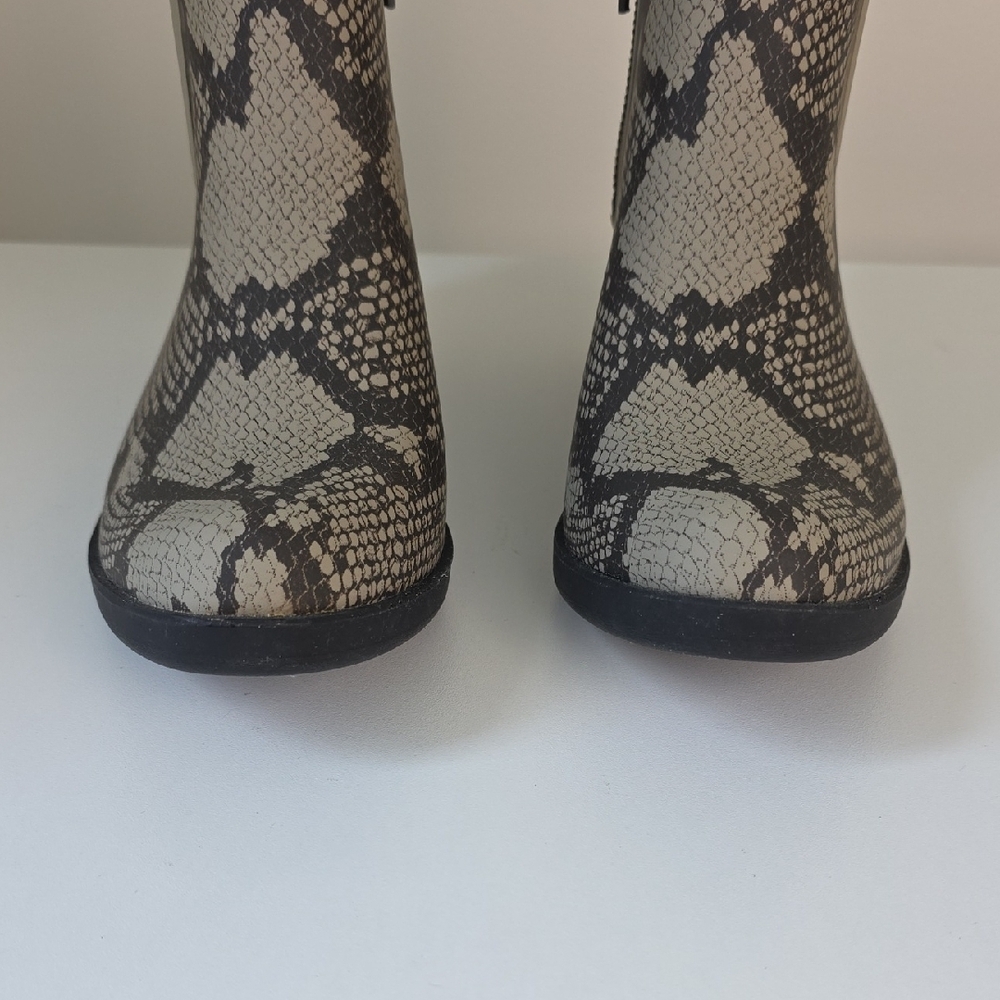 Lucky Brand Tan and Brown Snakeprint Ankle Boots.  Size 8. NWT - Picture 8 of 13
